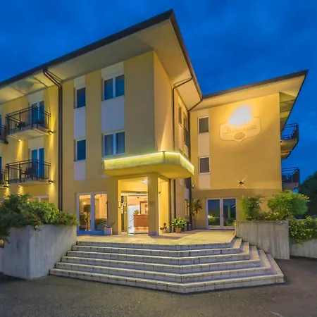 Hotiday Peschiera Frassino 호텔