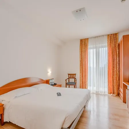 Hotiday Peschiera Frassino 3*