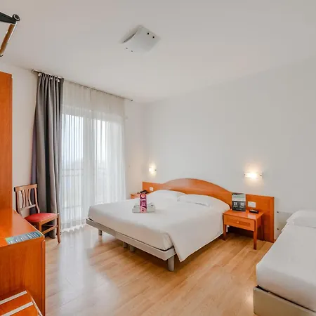 Hotiday Peschiera Frassino 3* Peschiera del Garda