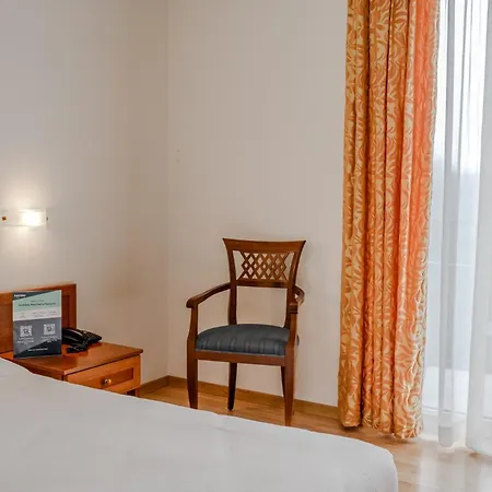 Hotel Hotiday Peschiera Frassino 3*