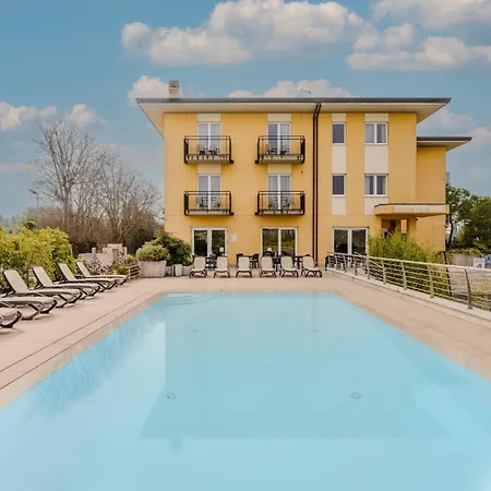 Hotiday Peschiera Frassino 3*